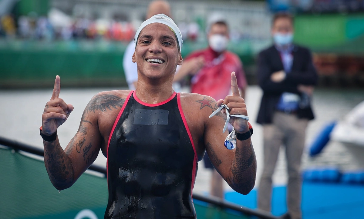 Ana Marcela Cunha vence os 10km no Mundial de Maratona Aquática em Paris