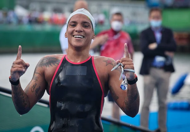 Ana Marcela Cunha vence os 10km no Mundial de Maratona Aquática em Paris