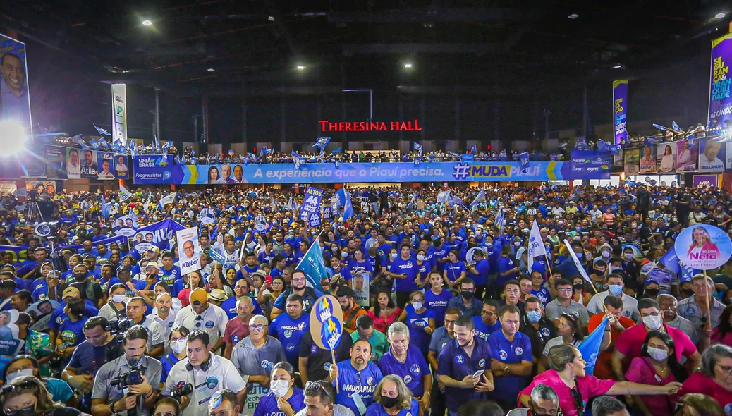 Apoiadores no evento que ocorreu no Teresina Hall