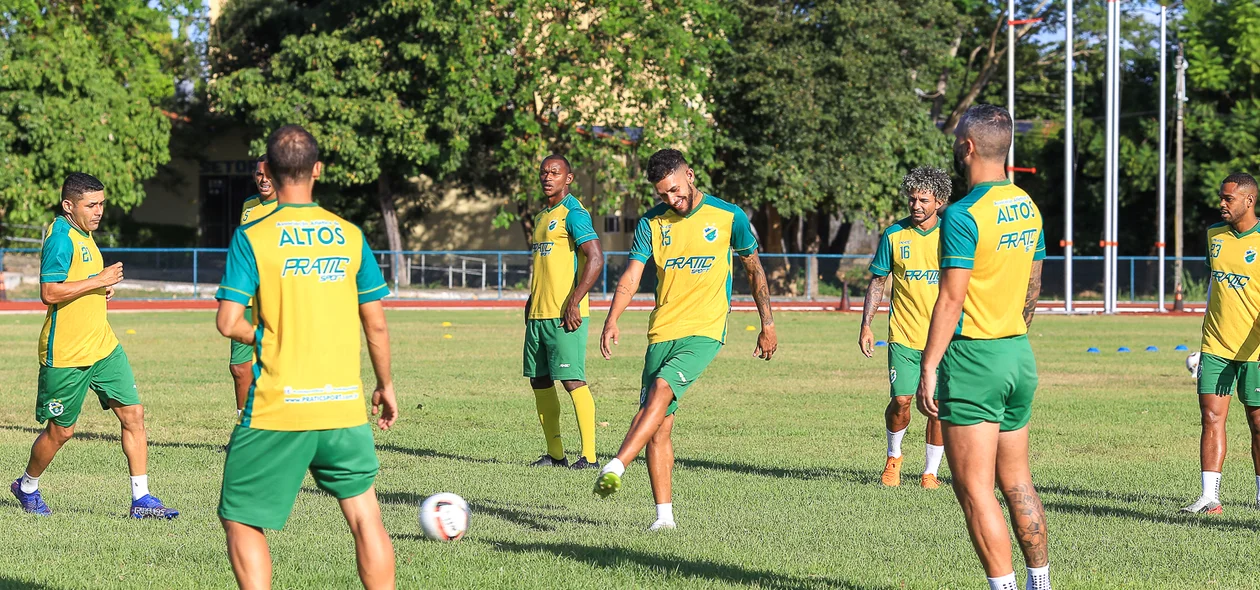 Atletas se preparando para o próximo jogo