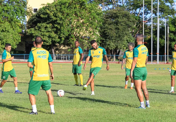 Atletas se preparando para o próximo jogo