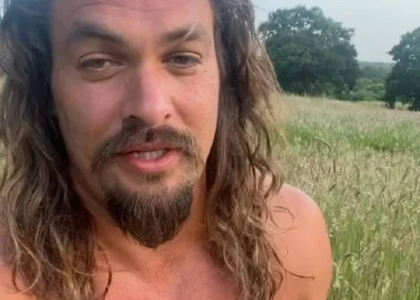 Ator Jason Momoa se envolve em acidente