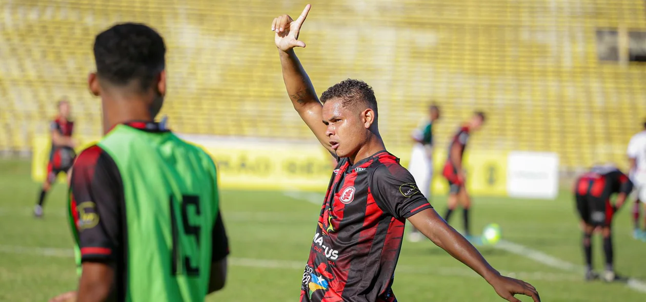 Autor de um dos gols do Juventude