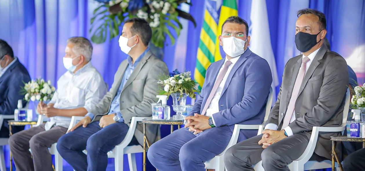 Autoridades presentes na inauguração da Subestação de Demerval Lobão