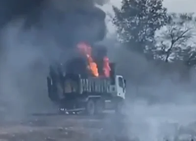 Caçamba pegando fogo em Palmeirais