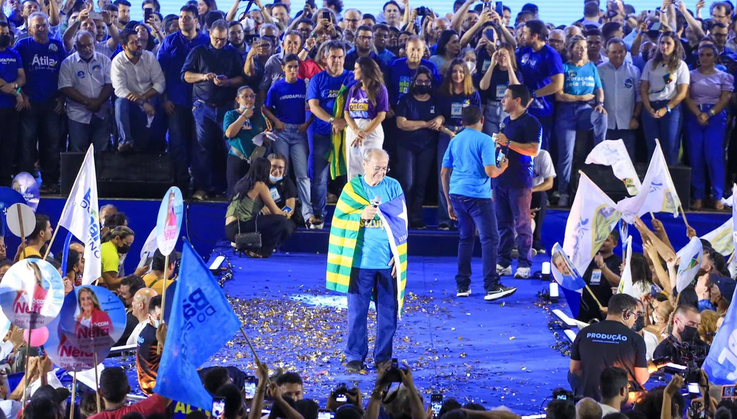 Sílvio no palanque do evento de homologação de sua candidatura