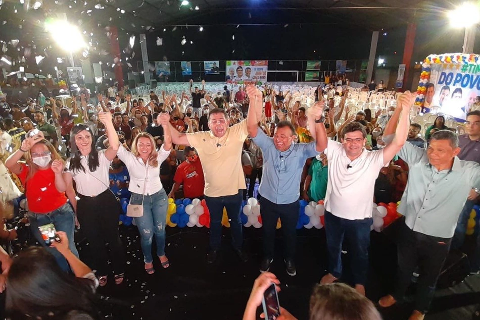 Carlos Augusto, Fábio Abreu e Rafael Fonteles reúnem multidão no Clube do Gari