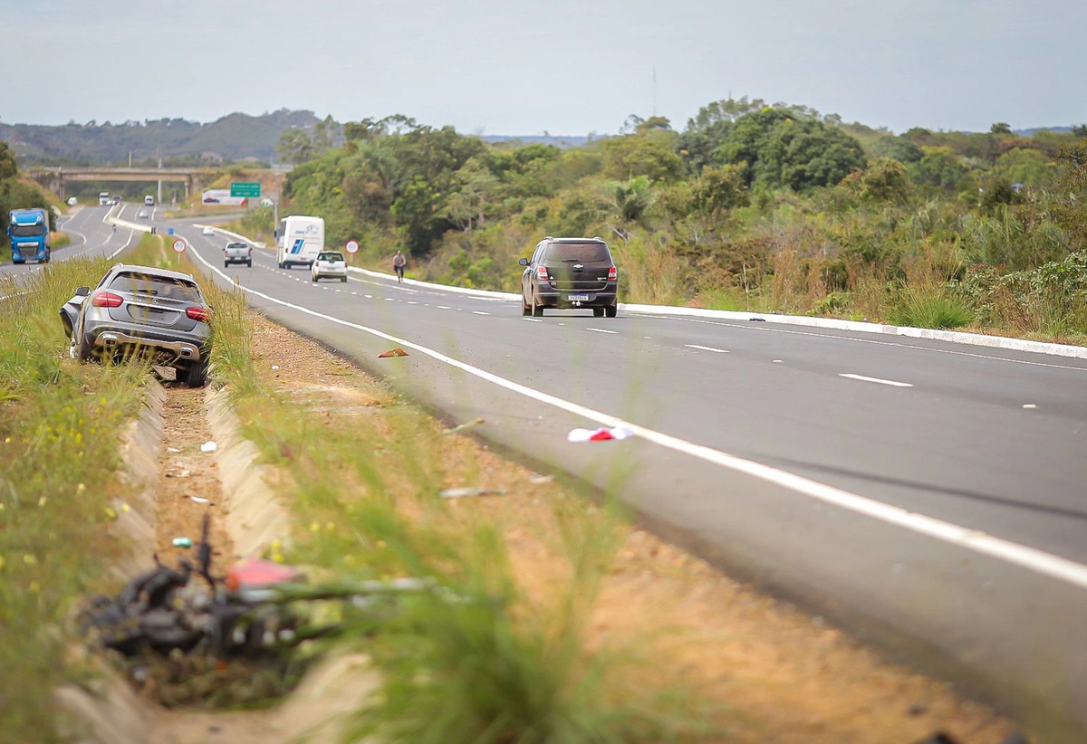 Carro de luxo envolvido no acidente