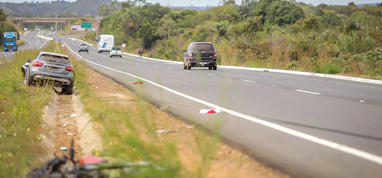 Carro de luxo envolvido no acidente