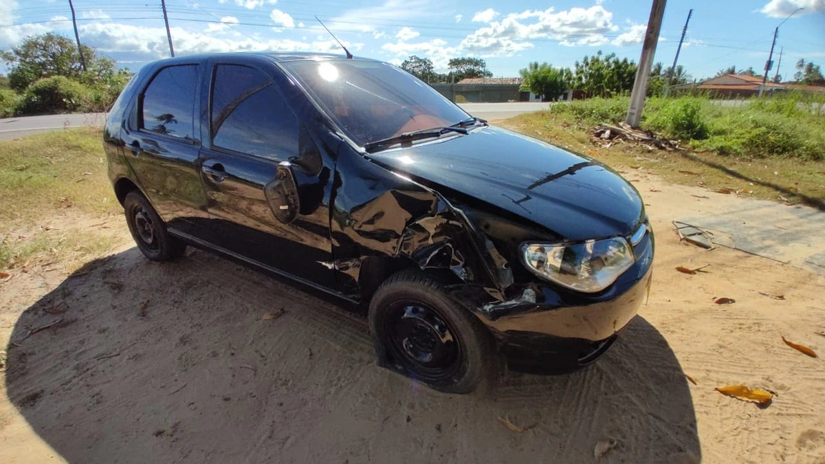 Carro envolvido na colisão