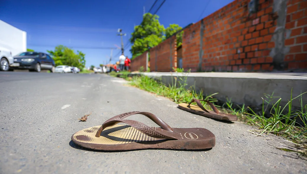 Chinelo da vítima