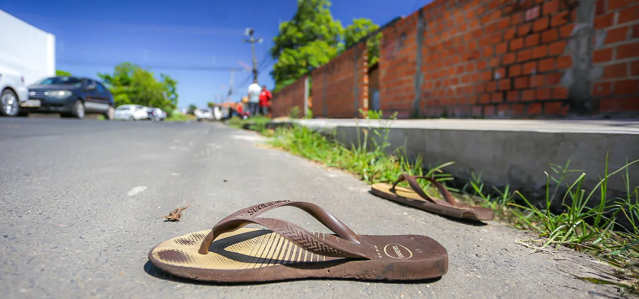Chinelo da vítima
