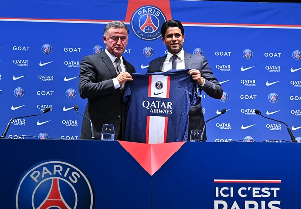 Christophe Galtier sendo anunciado pelo PSG