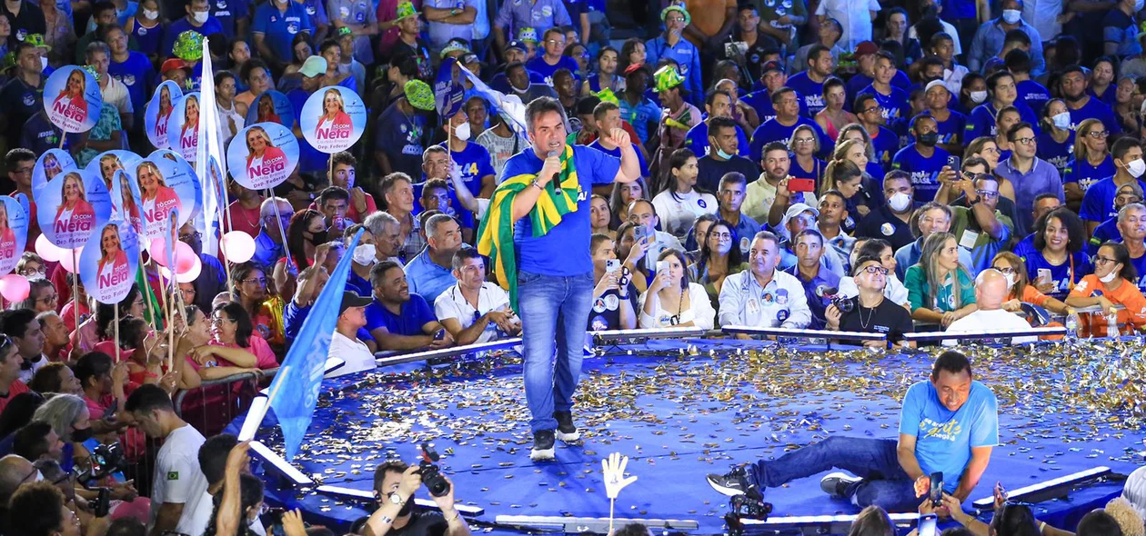 Ciro no palanque do evento durante seu discurso