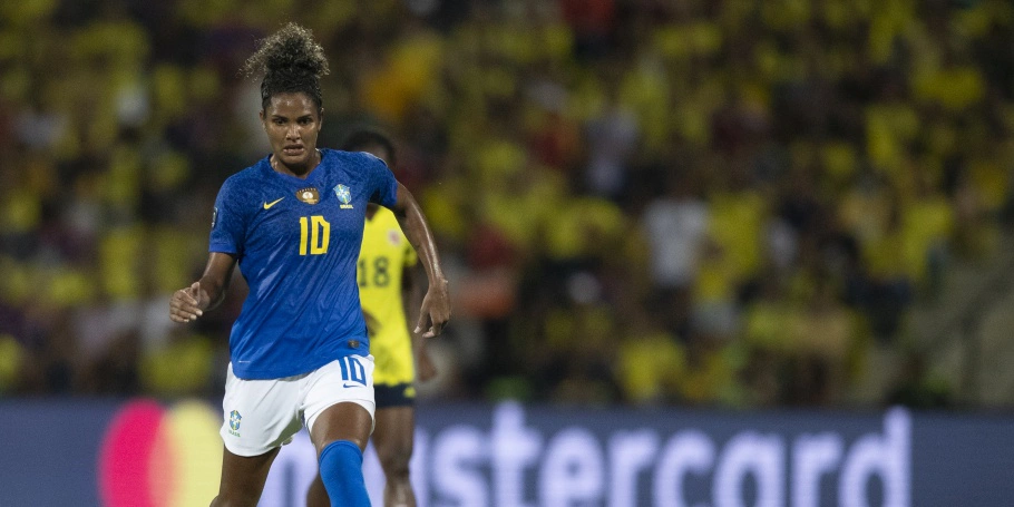 Debinha marcou de pênalti para a Seleção Brasileira