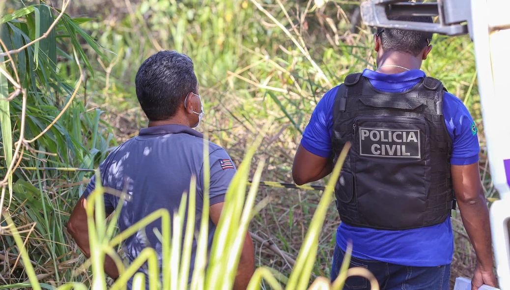 Equipe da Polícia Civil no local