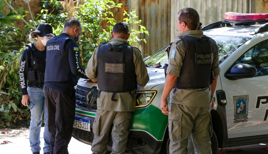 Equipe das Polícias Civil e Militar