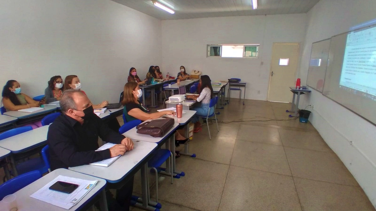 Equipe de ensino da Semec organiza ações para o 2º semestre letivo