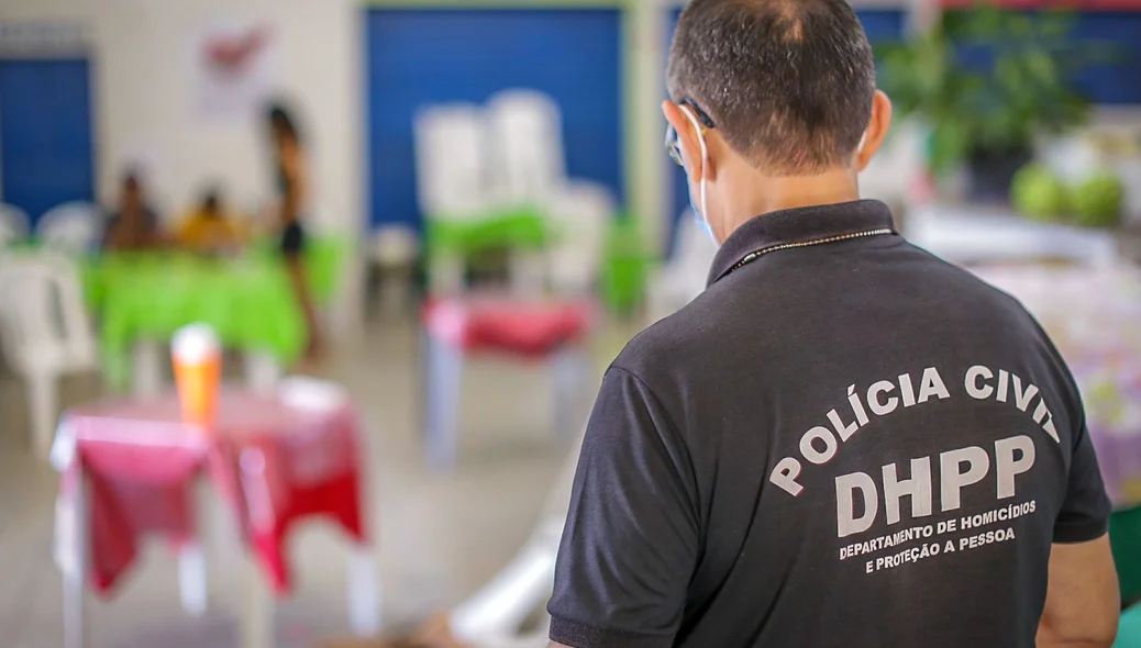 Equipe do DHPP no local do crime