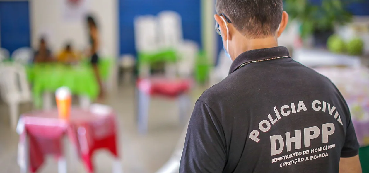 Equipe do DHPP no local do crime