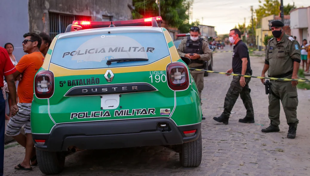 Equipes da PM ainda perseguiram os criminosos
