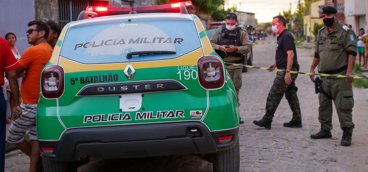 Equipes da PM ainda perseguiram os criminosos