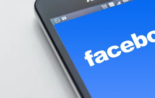 Facebook em um celular