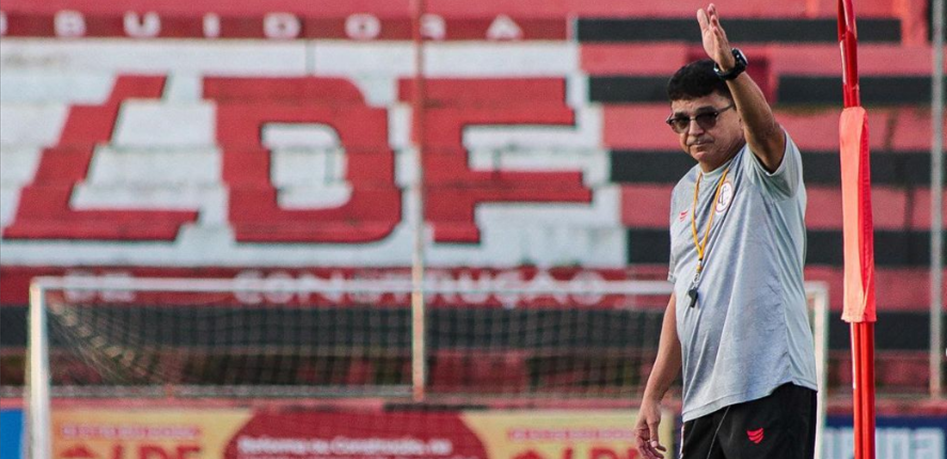 Flávio Araújo, técnico do Campinense
