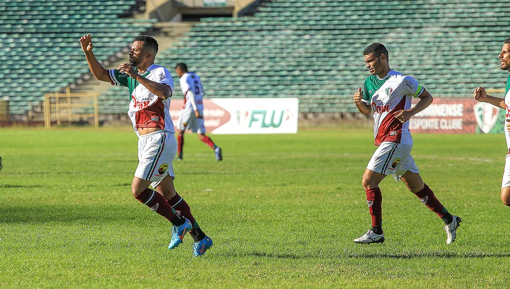 Fluminense correu pra o abraço com Janeudo após gol contra o Castanhal