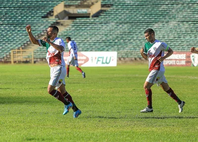 Fluminense correu pra o abraço com Janeudo após gol contra o Castanhal