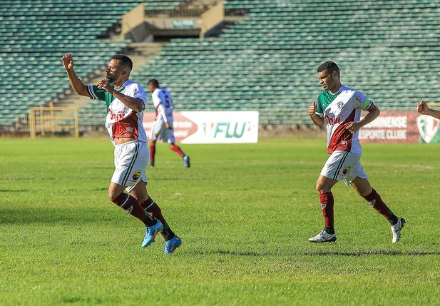 Fluminense correu pra o abraço com Janeudo após gol contra o Castanhal