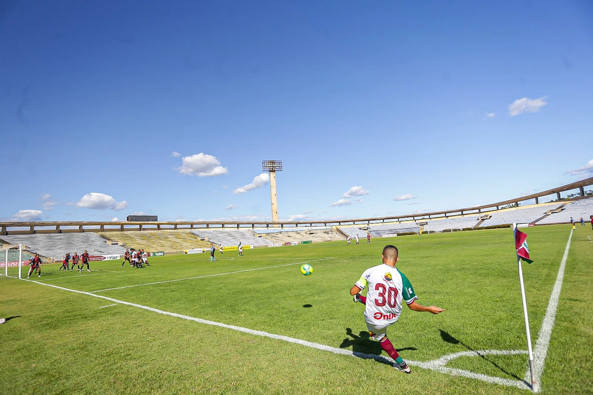 Fluminense durante cobrança de escanteio