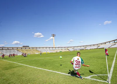 Fluminense durante cobrança de escanteio