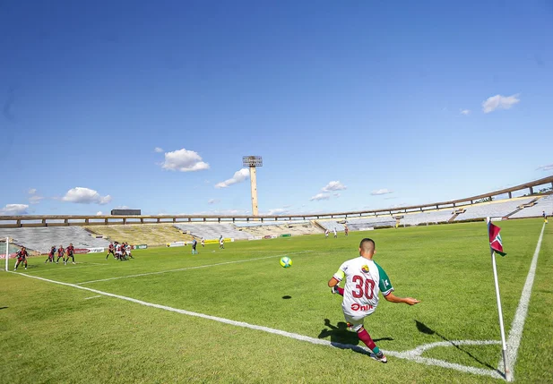 Fluminense durante cobrança de escanteio