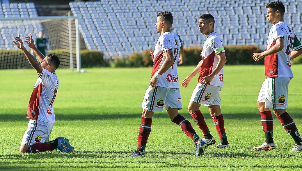 Fluminense-PI comemora gol no Albertão