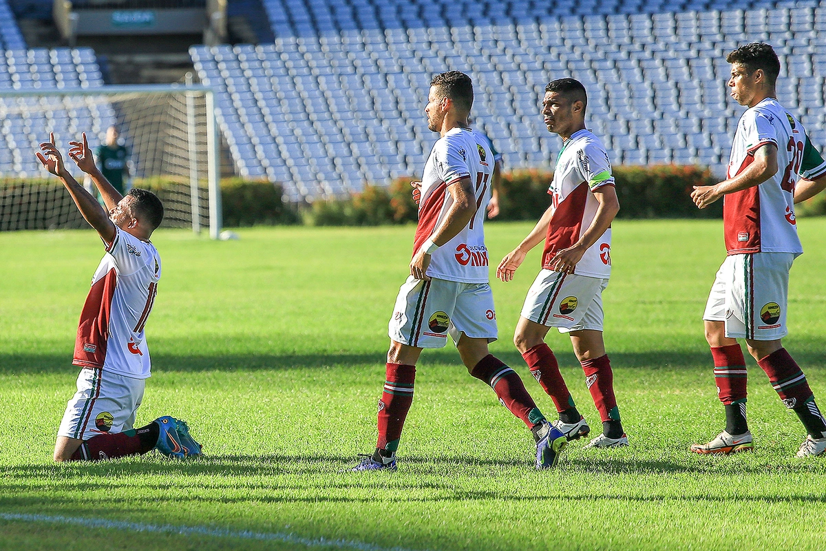 Fluminense-PI comemora gol no Albertão