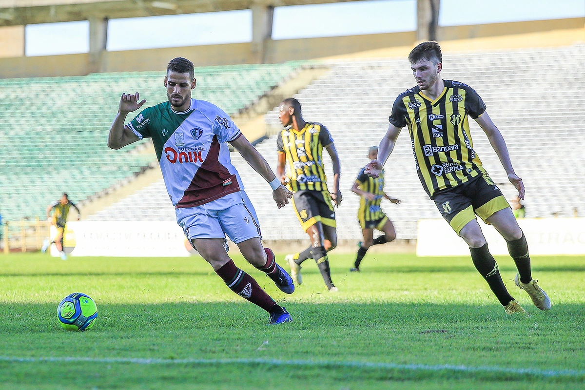 Fluminense-PI em confronto contra o Castanhal no Albertão