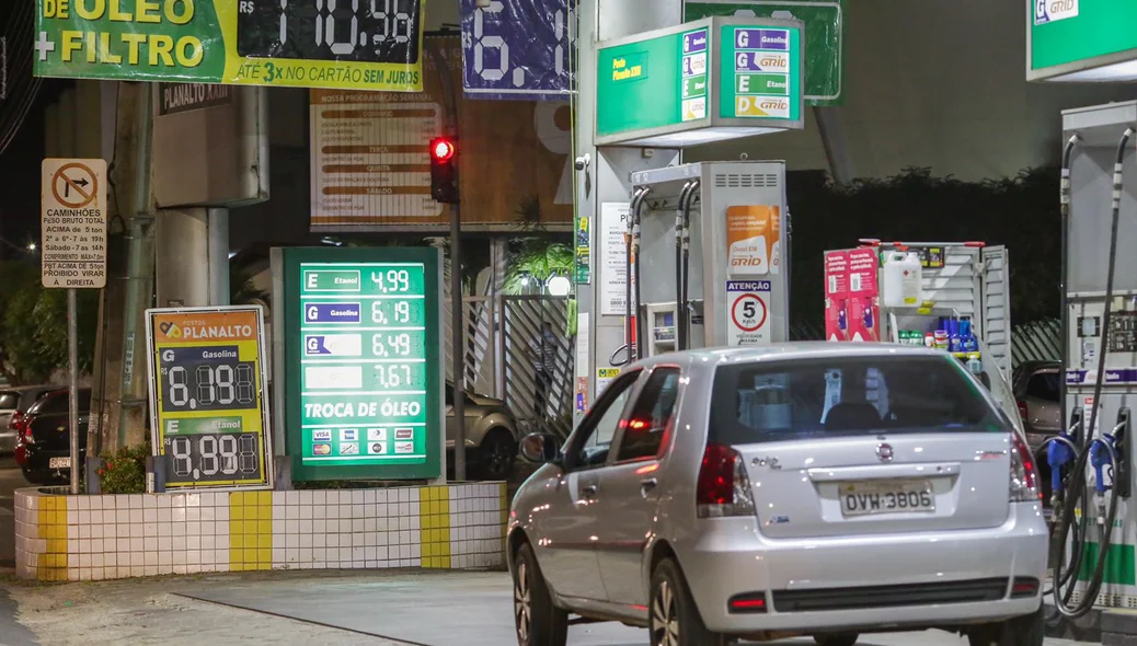 Gasolina ainda é encontrada acima de R$ 6 em Teresina