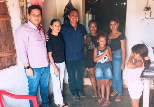 Gestor visitou famílias da comunidade Paulista.