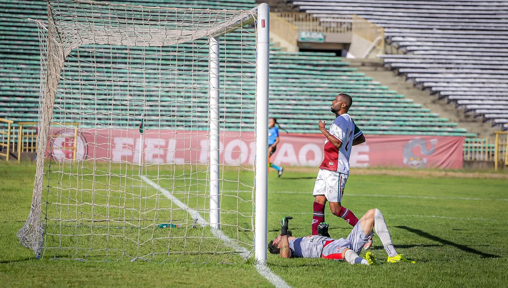 Goleiro faz grande defesa e evita o gol do Fluminense