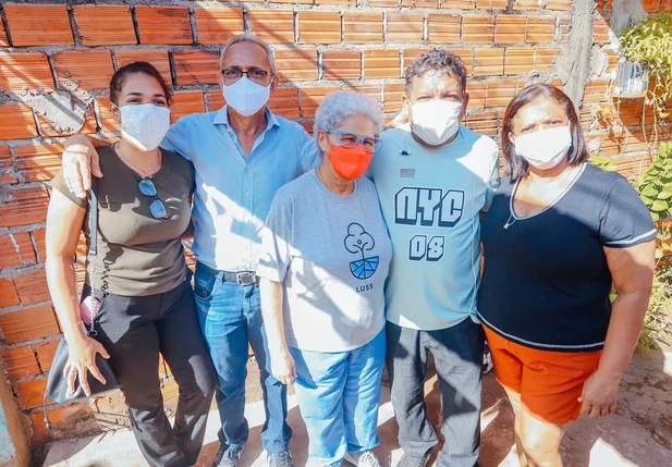 Governadora visita obras de calçamento no Parque Bom Futuro