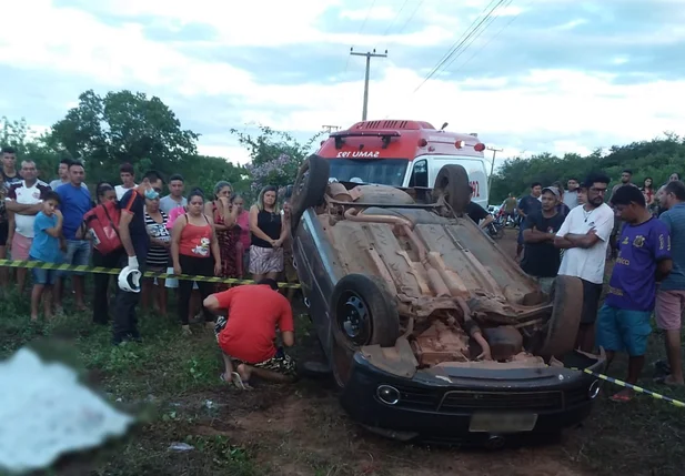 Homem de 50 anos morre após veículo capotar na PI 211 em Cocal
