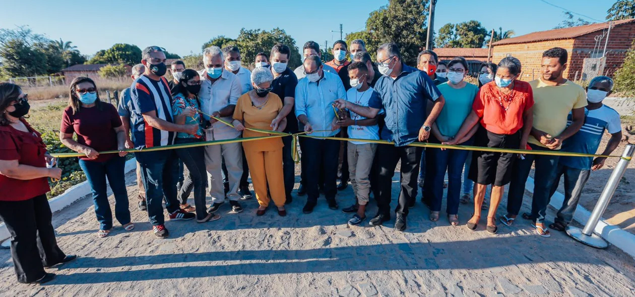 Inauguração de calçamento poliédrico de diversas ruas