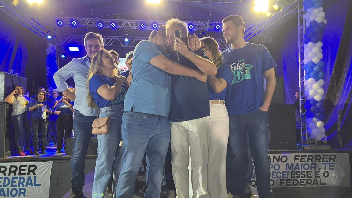 Joãozinho Félix chora ao anunciar a pré-candidatura de Dogim Félix