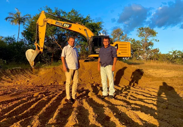 Joãozinho Félix visita obras de recuperação de estrada