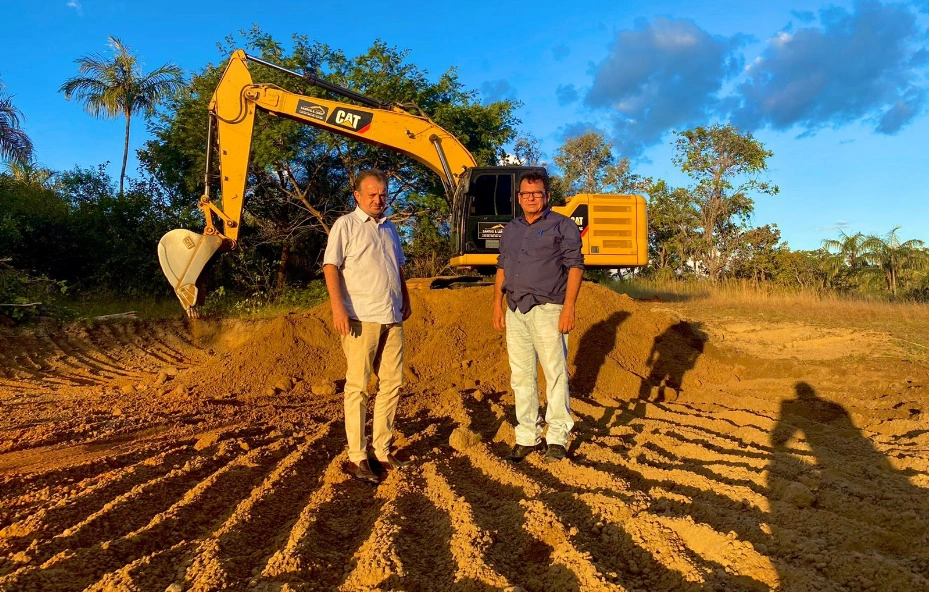Joãozinho Félix visita obras de recuperação de estrada
