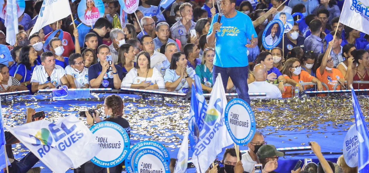 Joel Rodrigues discursando no palanque