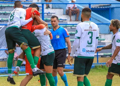 Jogadores do Altos comemorando o segundo gol da equipe
