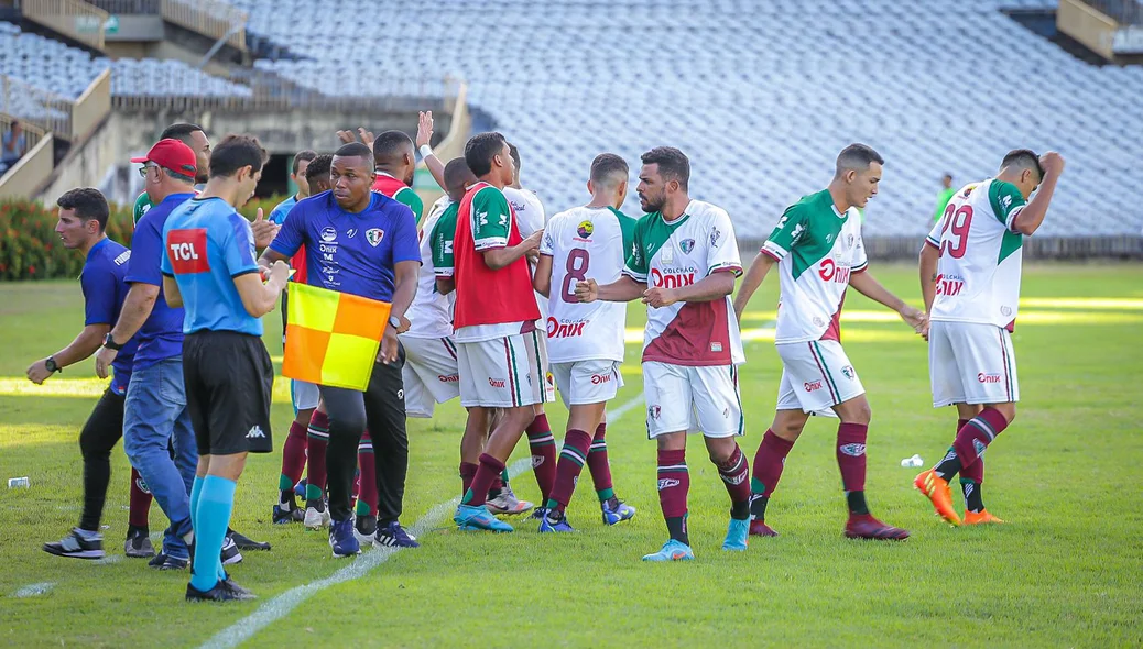 Jogadores do Fluminense comemorando gol