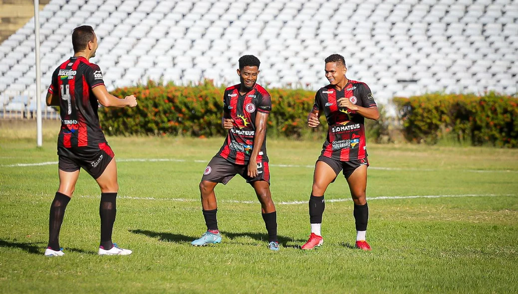 Jogadores do Juventude comemorando o gol